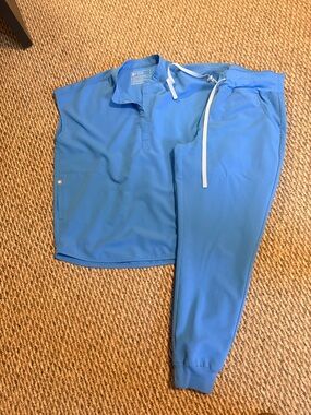 FIGS Women’s Sky Blue Scrub Top and Jogger Set